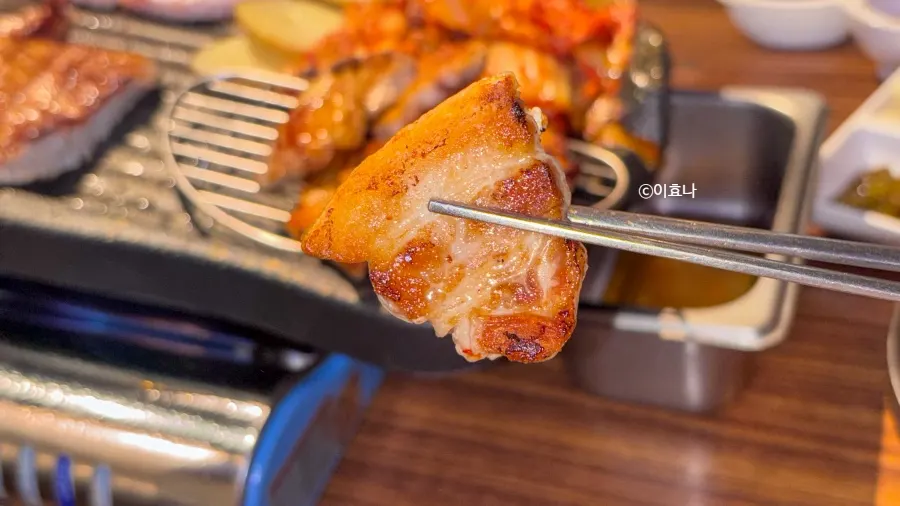 Pork belly and kimchi grilled by the staff