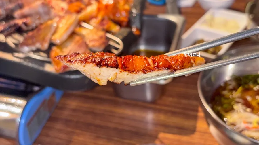 Jowl meat grilling on the pan