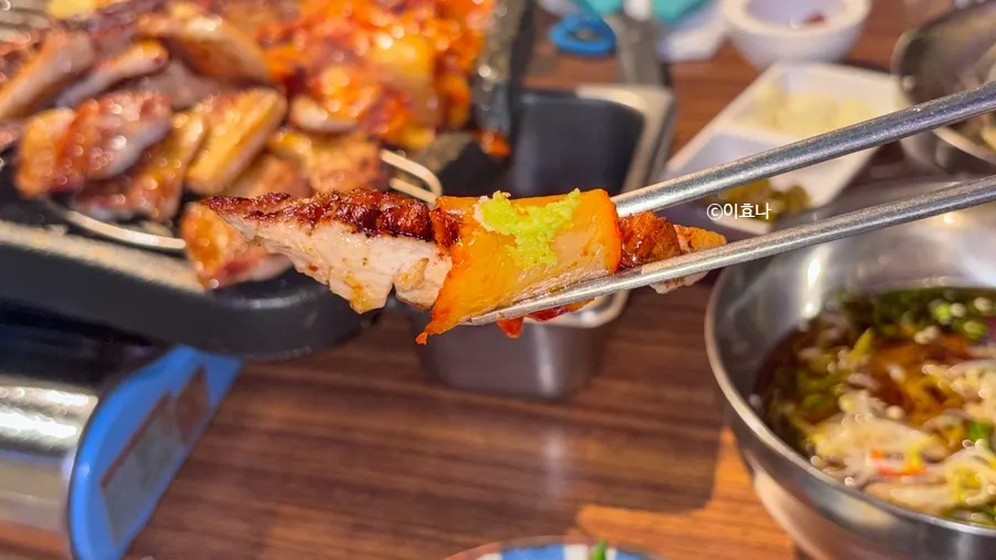 A plate of well-grilled jowl meat