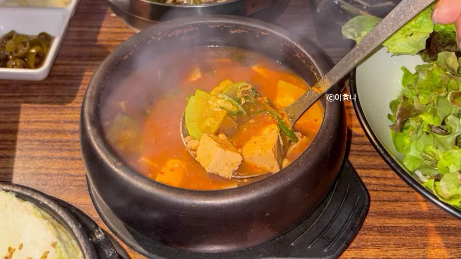 Meat served with fresh wasabi and sesame oil sauce