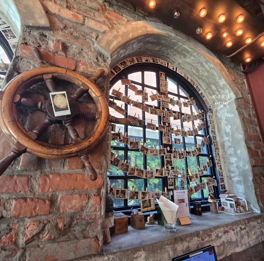 Wall hung with old photos and props at Hongdae Hwadeok Pizza