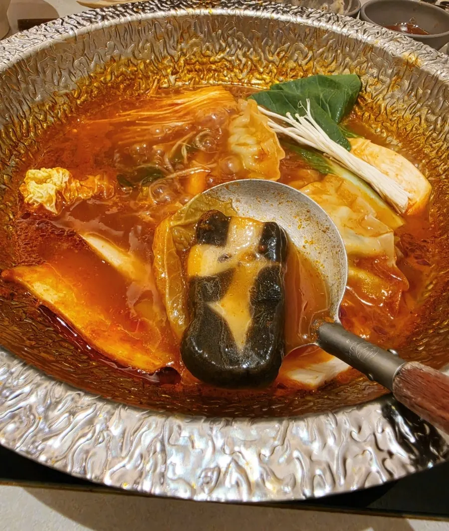 리뷰 이벤트로 받은 만두를 넣은 샤브 냄비