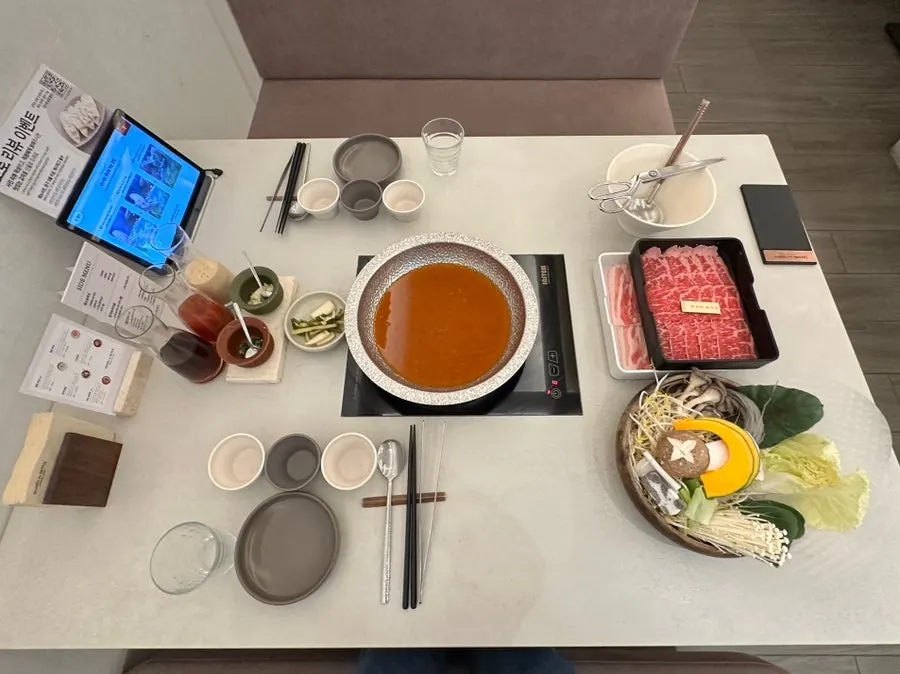 칠리·참깨·간장 소스와 백김치 피클 세팅