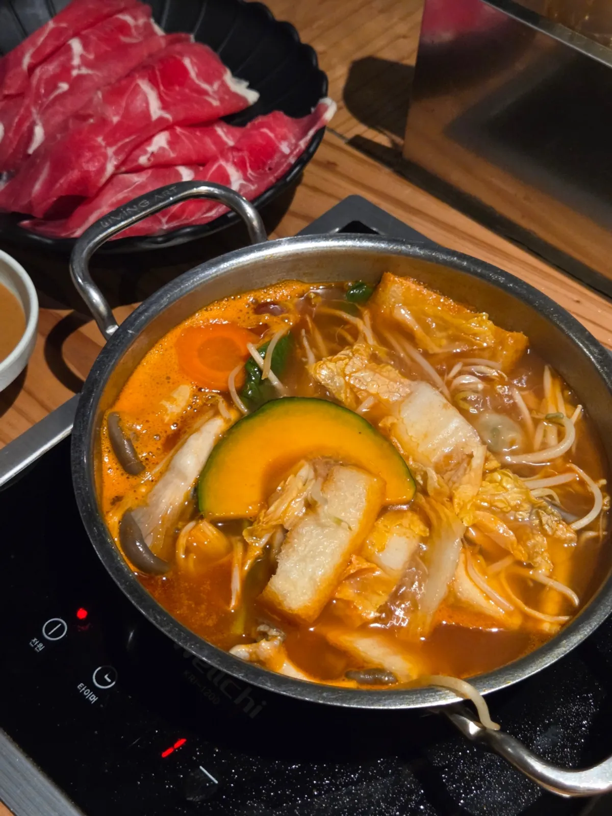 야채를 넣어 끓이는 1인 샤브샤브 냄비