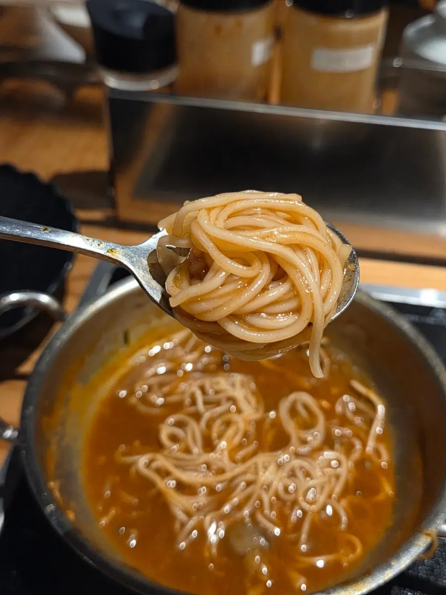 칼국수까지 마무리한 샤브샤브 냄비