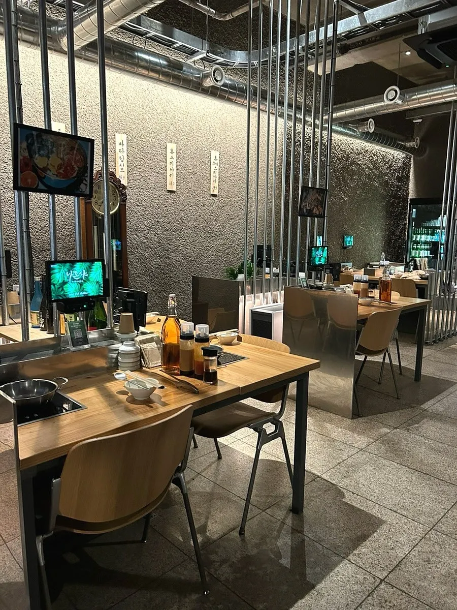 깔끔한 나혼샤 실내 좌석