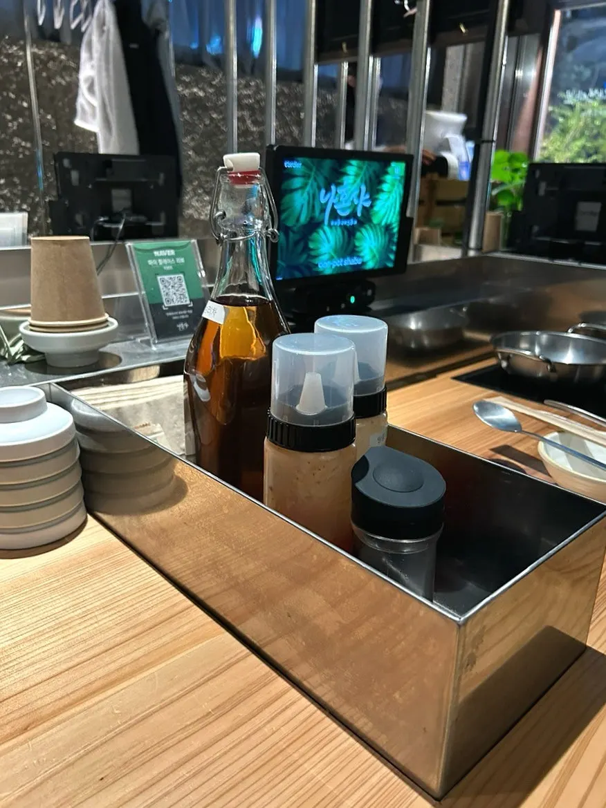 주문을 마친 나혼샤 테이블 세팅