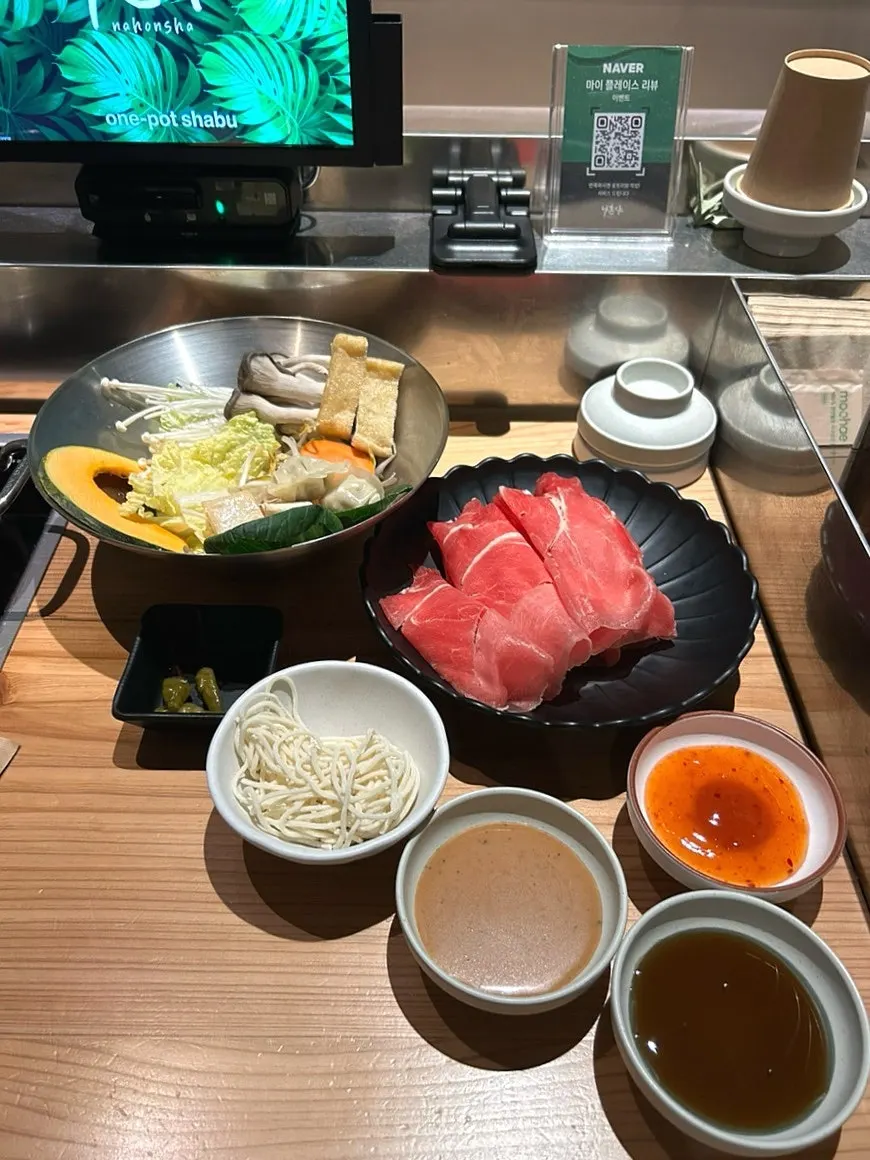 1인 냄비에 담긴 맑은탕 육수