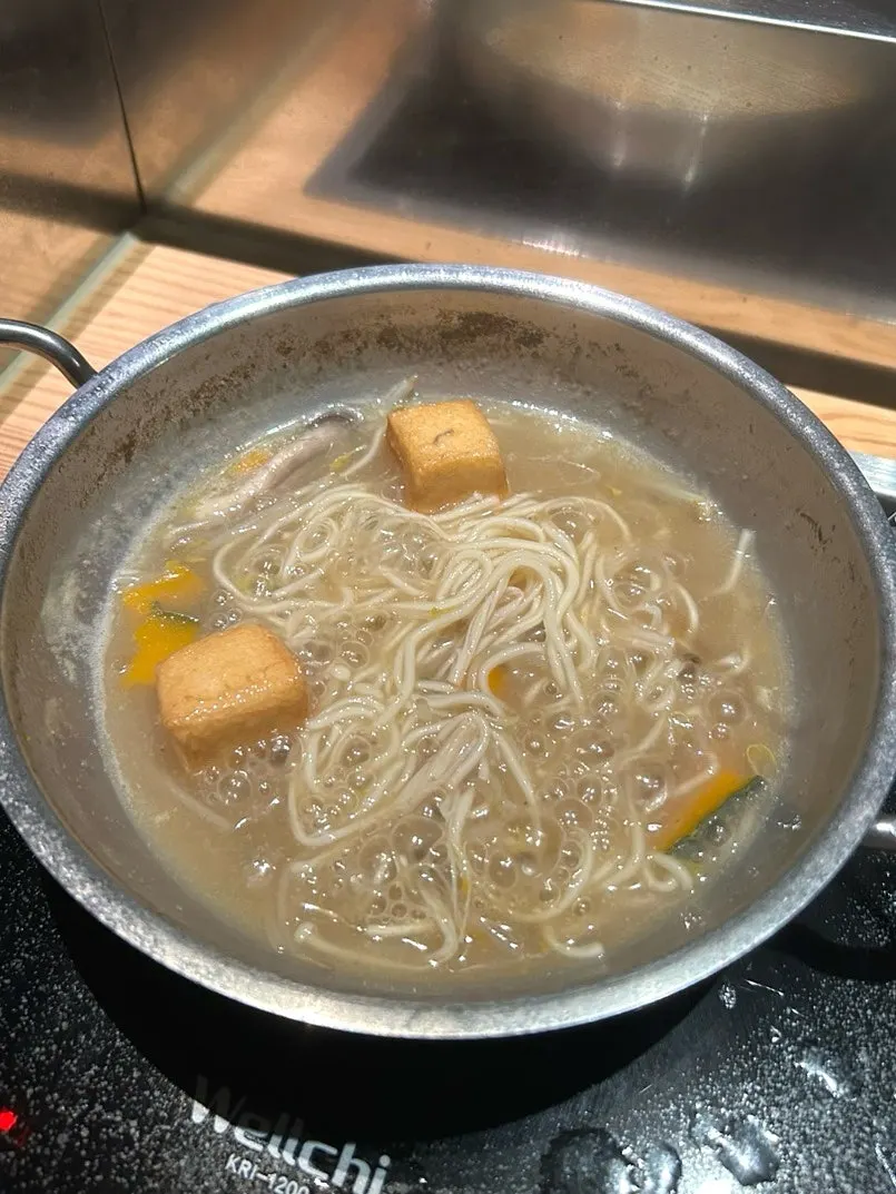 칼칼한 매콤탕 국물과 건더기