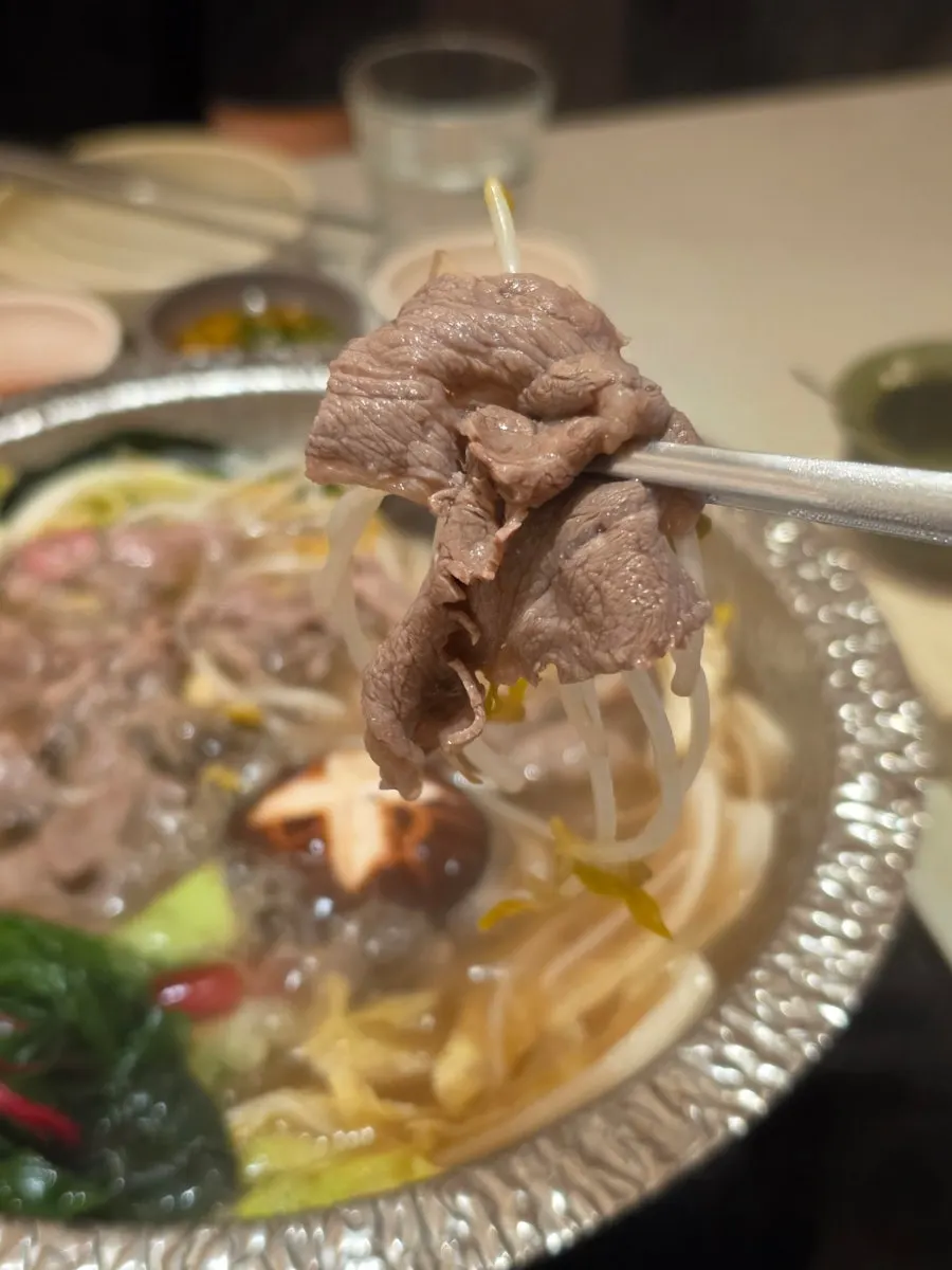 Prime chuck flat meat cooked in mushroom broth