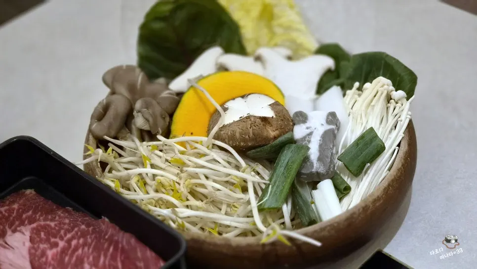 Thinly sliced prime Angus chuck flat with assorted vegetables