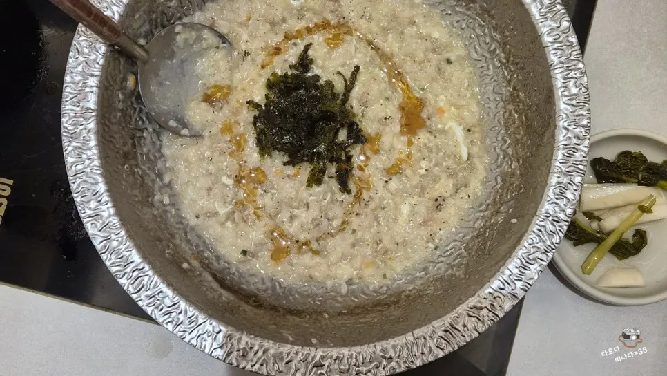 Pot simmering the finishing porridge
