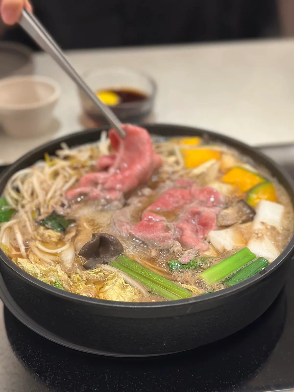 스키야끼 육수에 익힌 프라임 앵거스 알목심