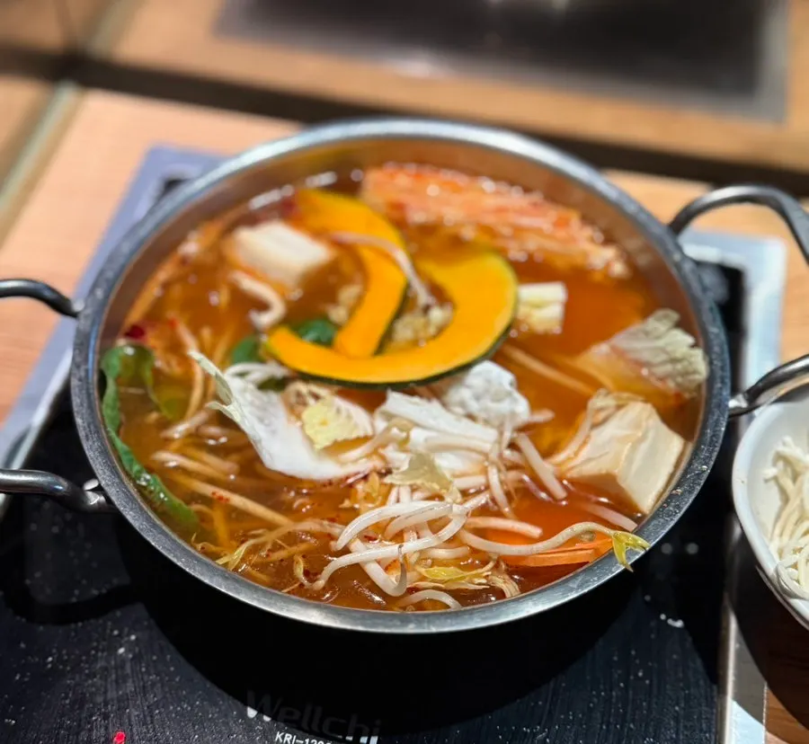 Shabu-shabu meat dipped in sauce