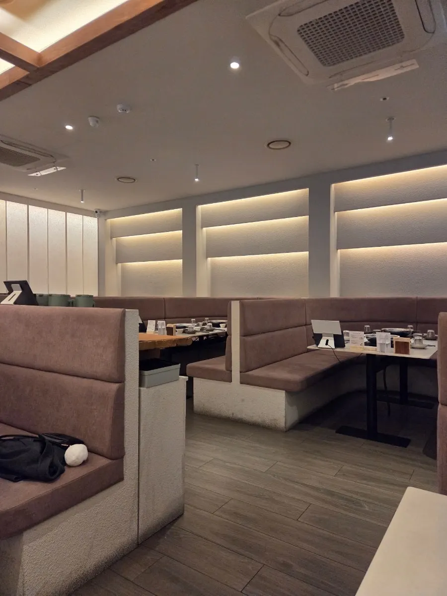 Spacious interior with sofa-style table layout