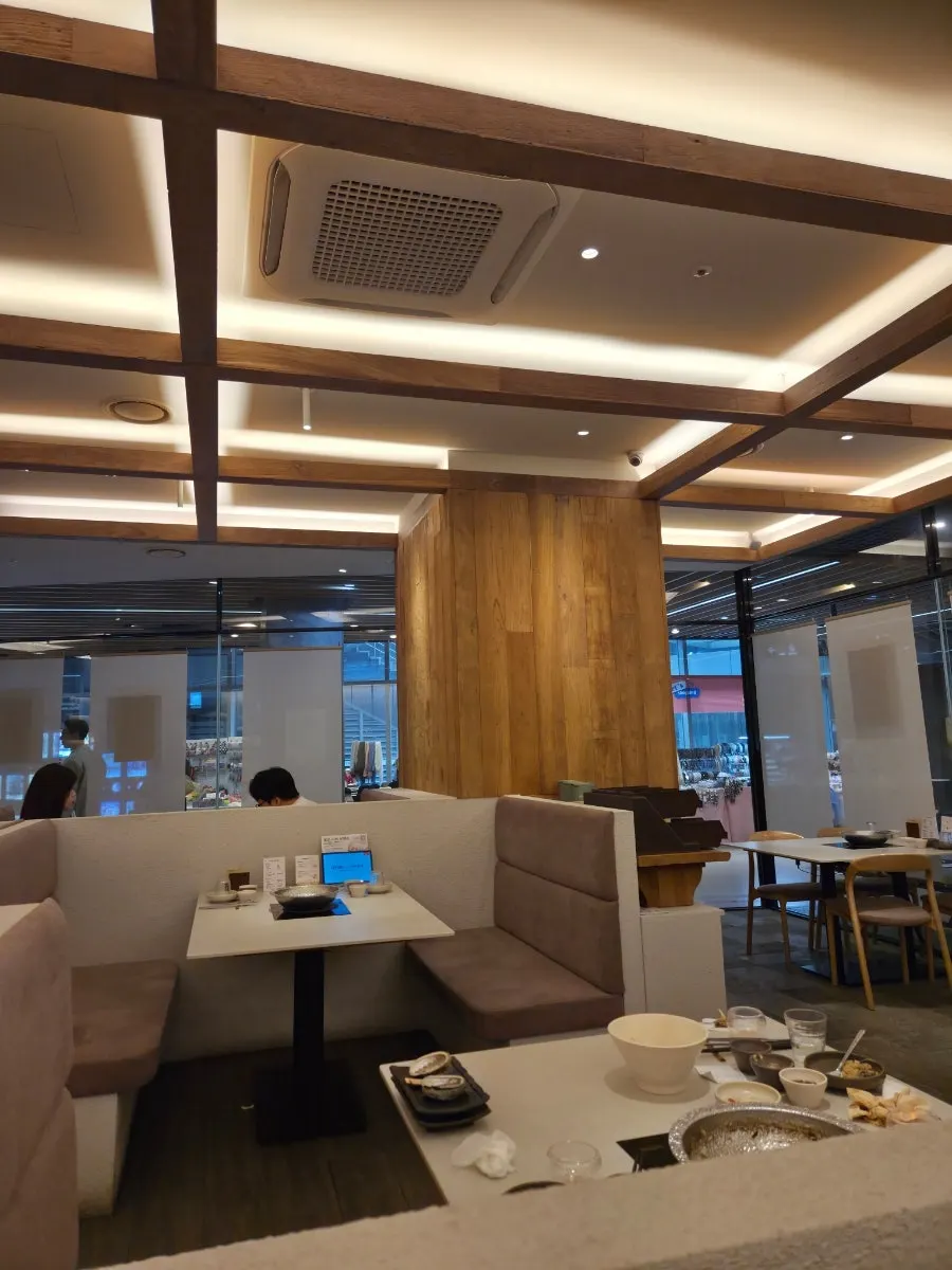 Interior hallway of Shabu in Seoul Hapjeong Branch