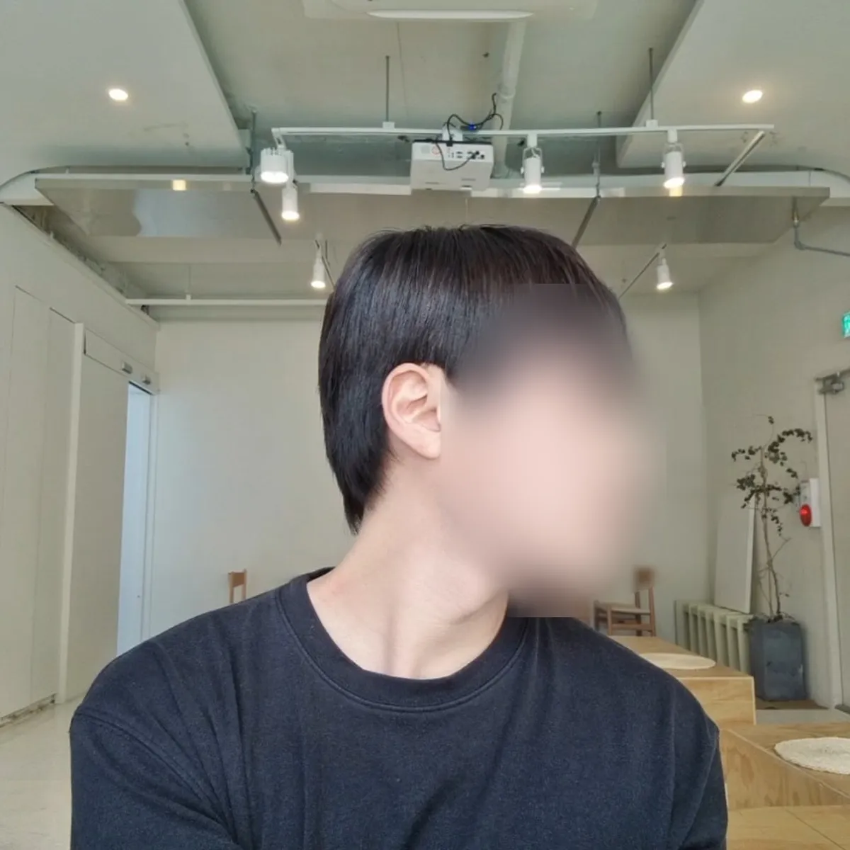 차분하게 감기는 슬릭펌 완성 스타일
