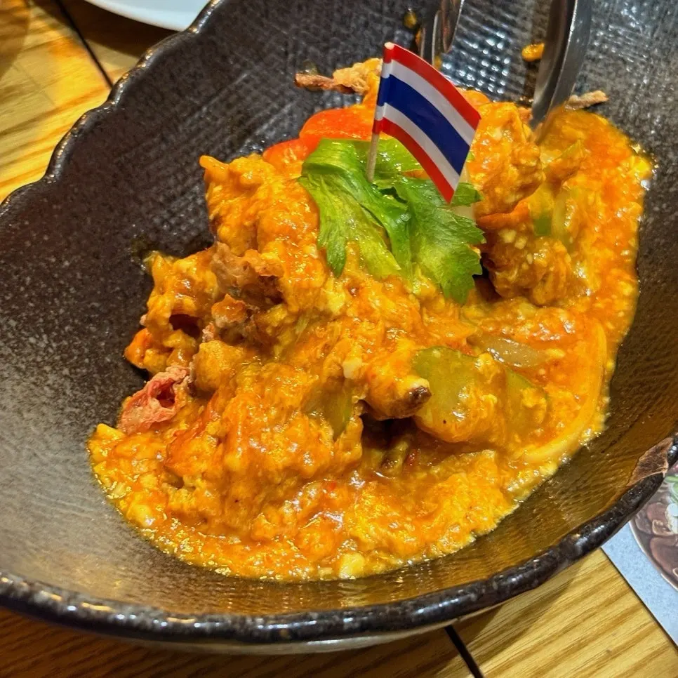 Saeng Augustine pu pat pong curry