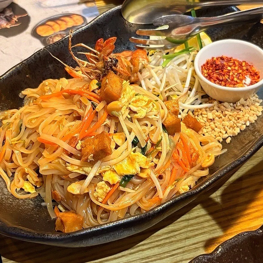 King prawn pad Thai with plump shrimp