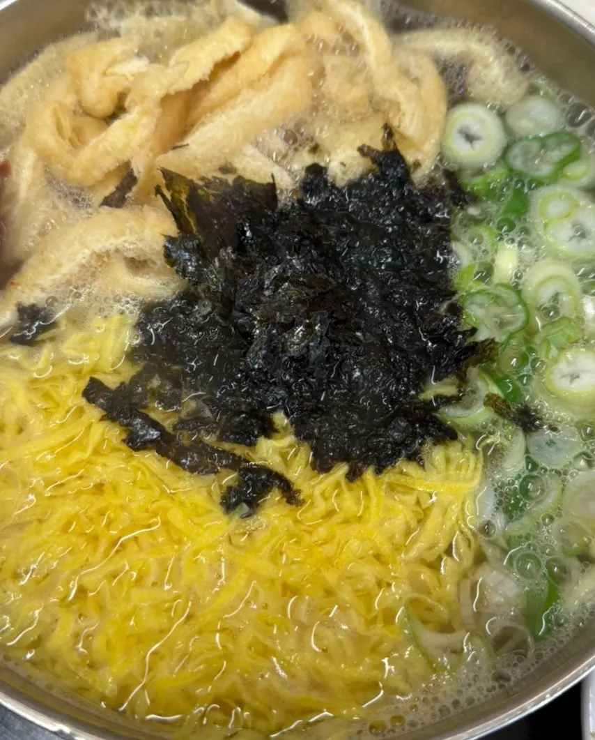 남해산 멸치로 육수를 낸 멸치 칼국수 한 그릇