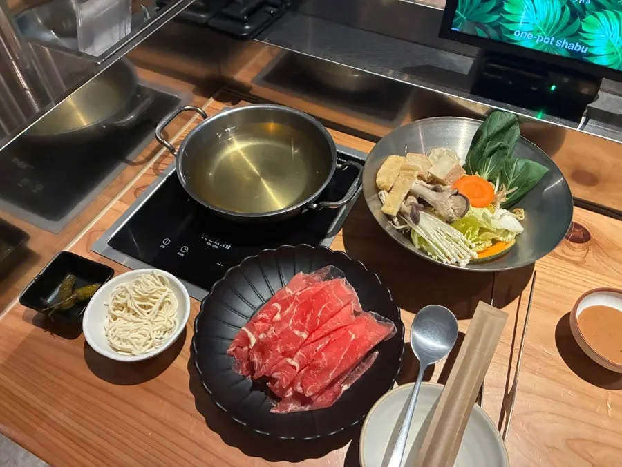 Single-serving clear broth shabu-shabu spread