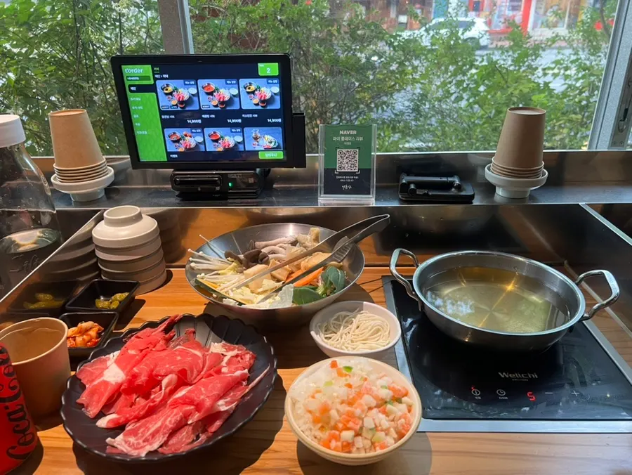 합정역 1인 샤브샤브 나혼샤 맑은탕 샤브 상차림