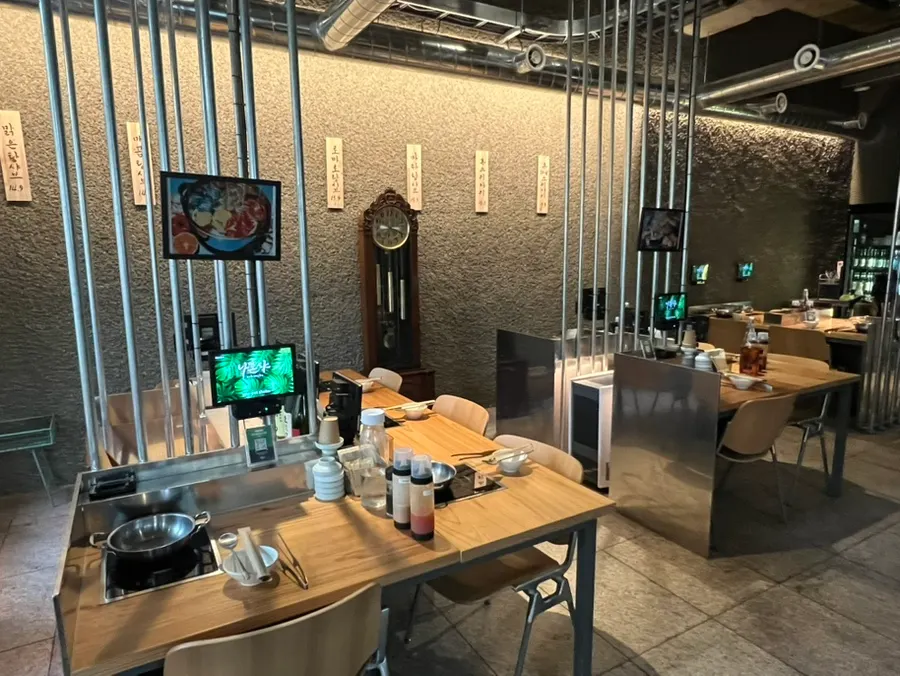 1인 인덕션이 놓인 나혼샤 매장 내부