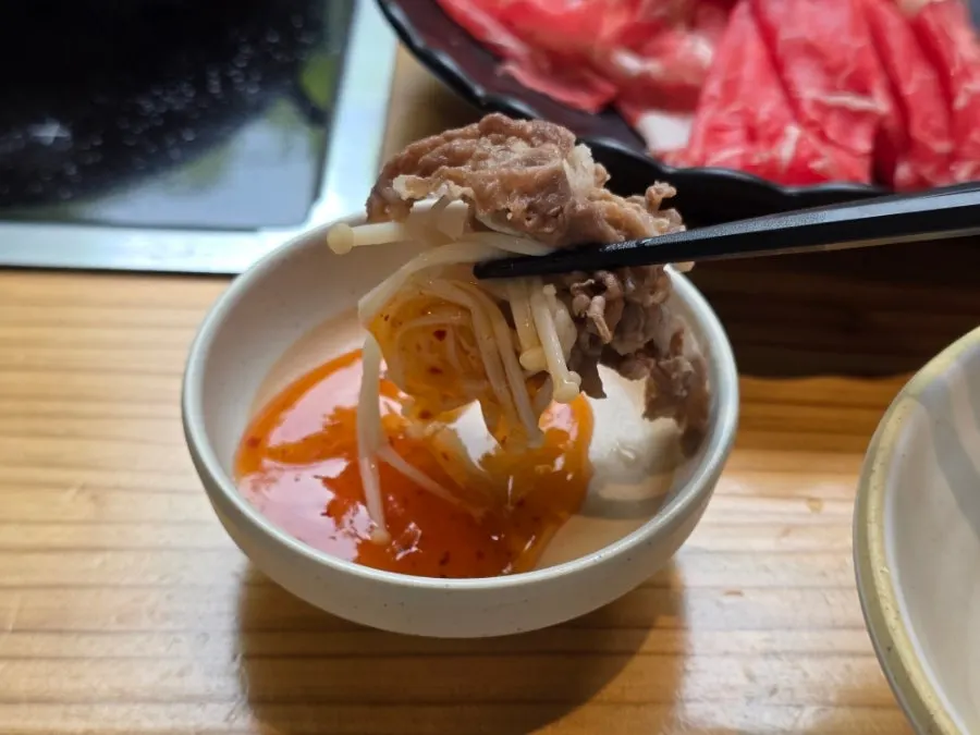 야채를 넣고 끓이는 맑은탕 샤브