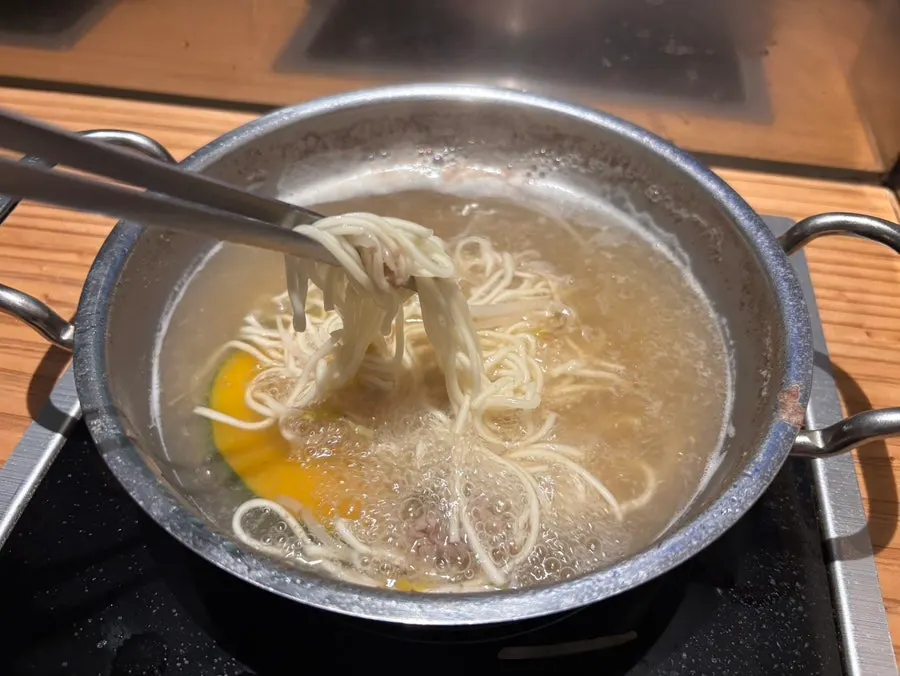 남은 육수에 넣어 먹는 면