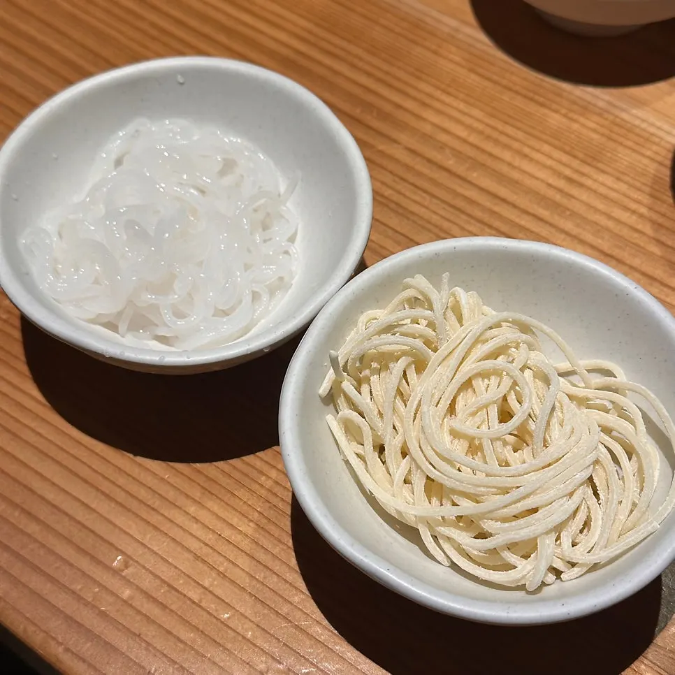 때깔 좋은 샤브샤브용 고기 접시