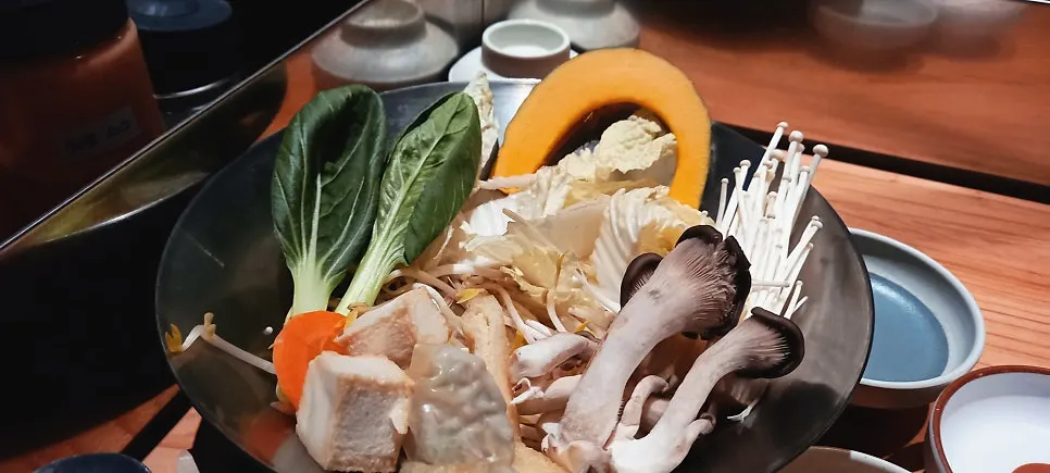 매콤탕 샤브샤브 붉은 육수 한 냄비