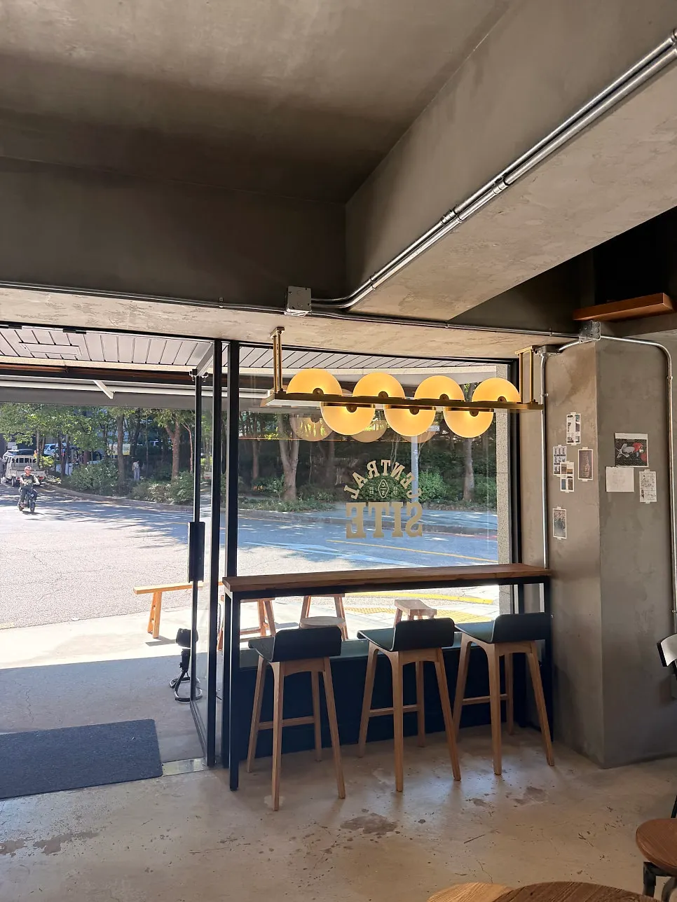 Window bar seats and round tables