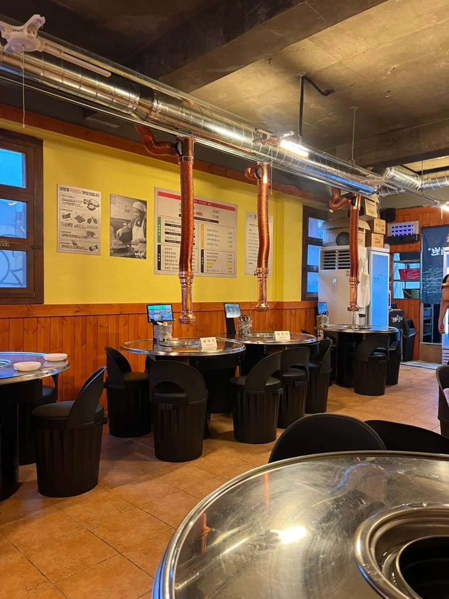 Retro interior of Champpoppo Jjokgalbi