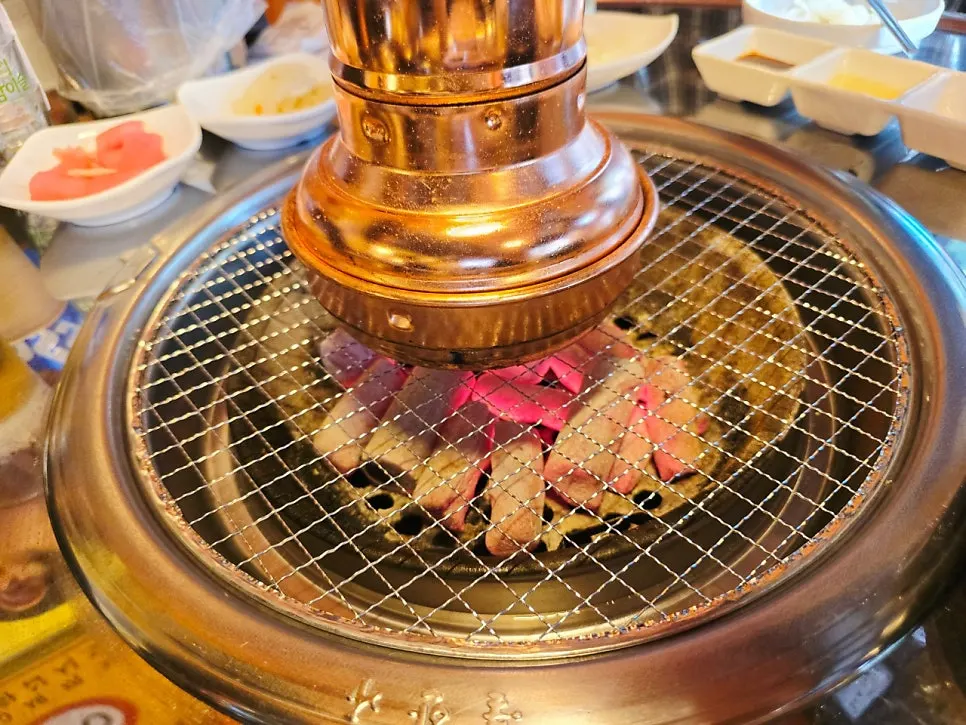 Basic sauces served with pork ribs