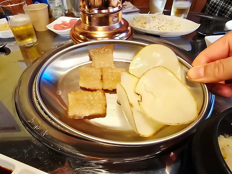 Tear Gas Set with soy-sauce and spicy marinated ribs