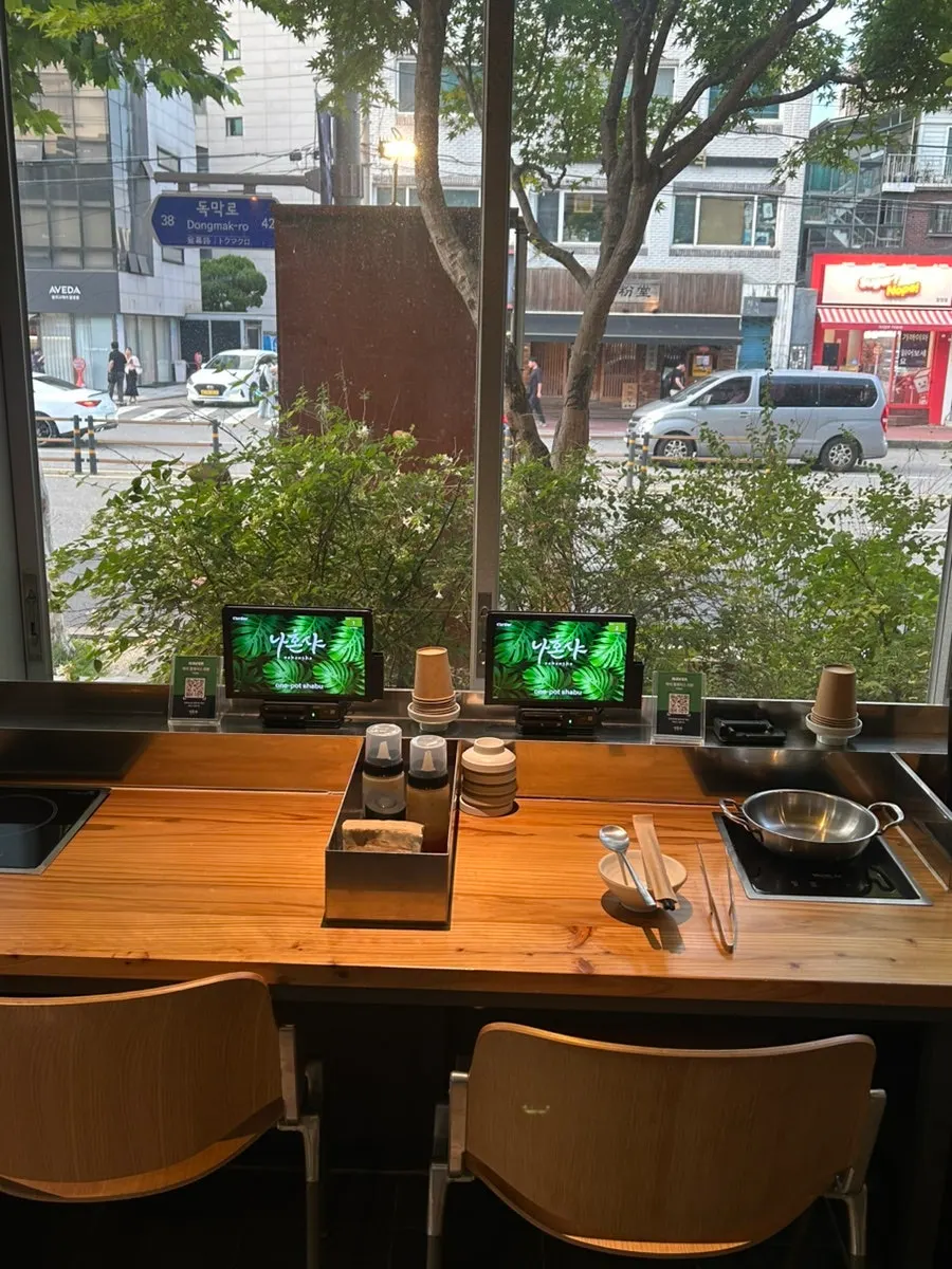 Restaurant seating with personal induction burners