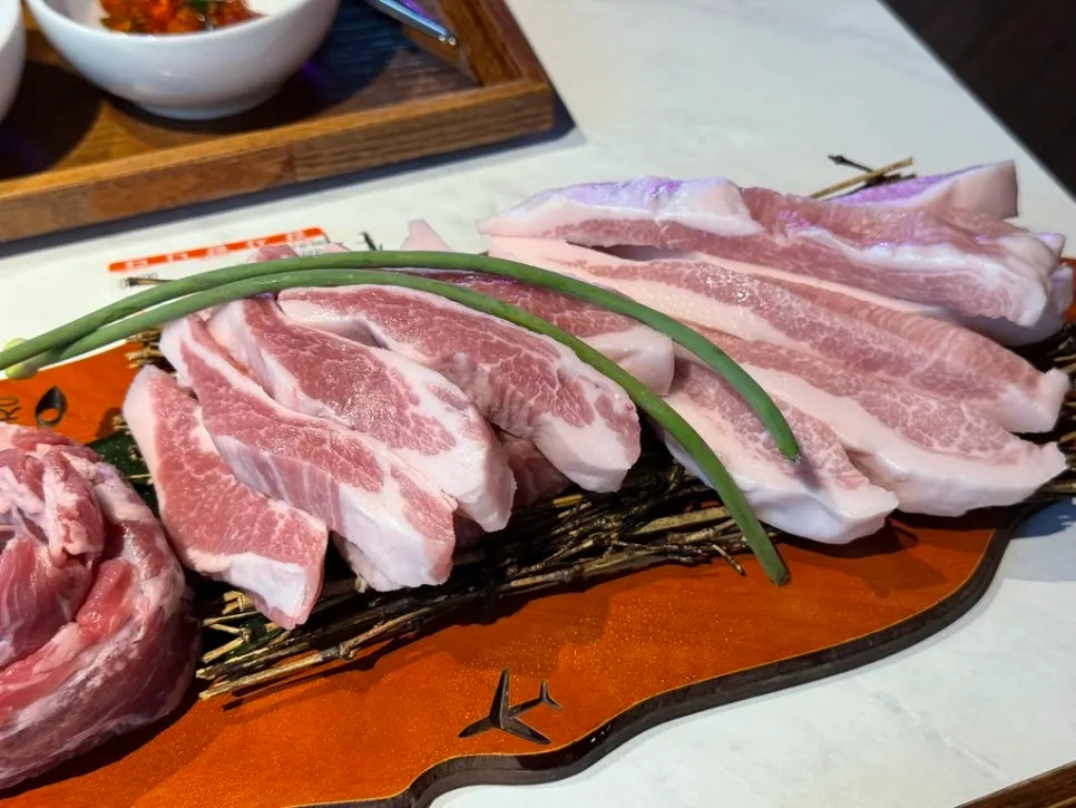 Raw galmaegisal, gabrisal, and hangjeongsal