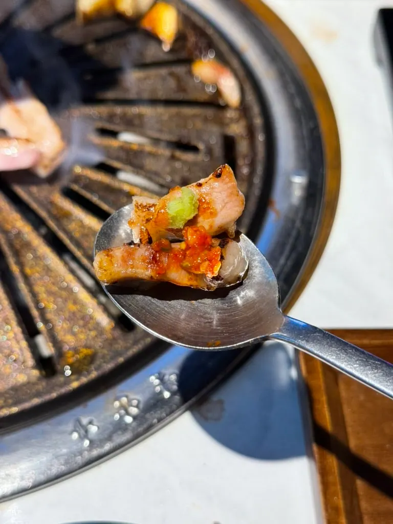 Grilled hangjeongsal cut into pieces