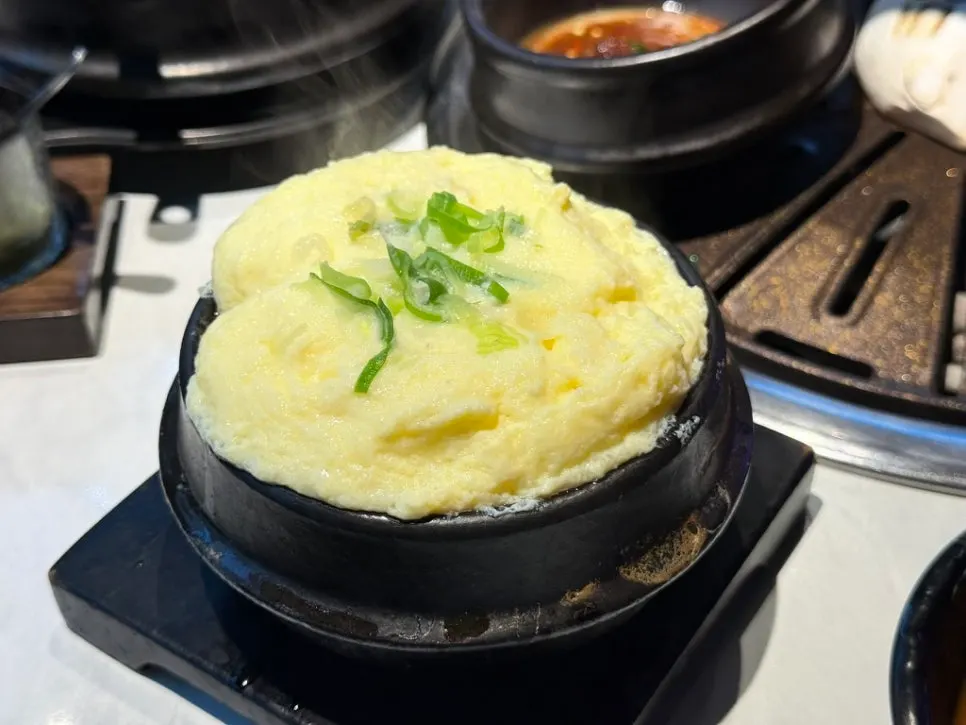 Jeongyukdo's steamed egg and doenjang rice soup side spread