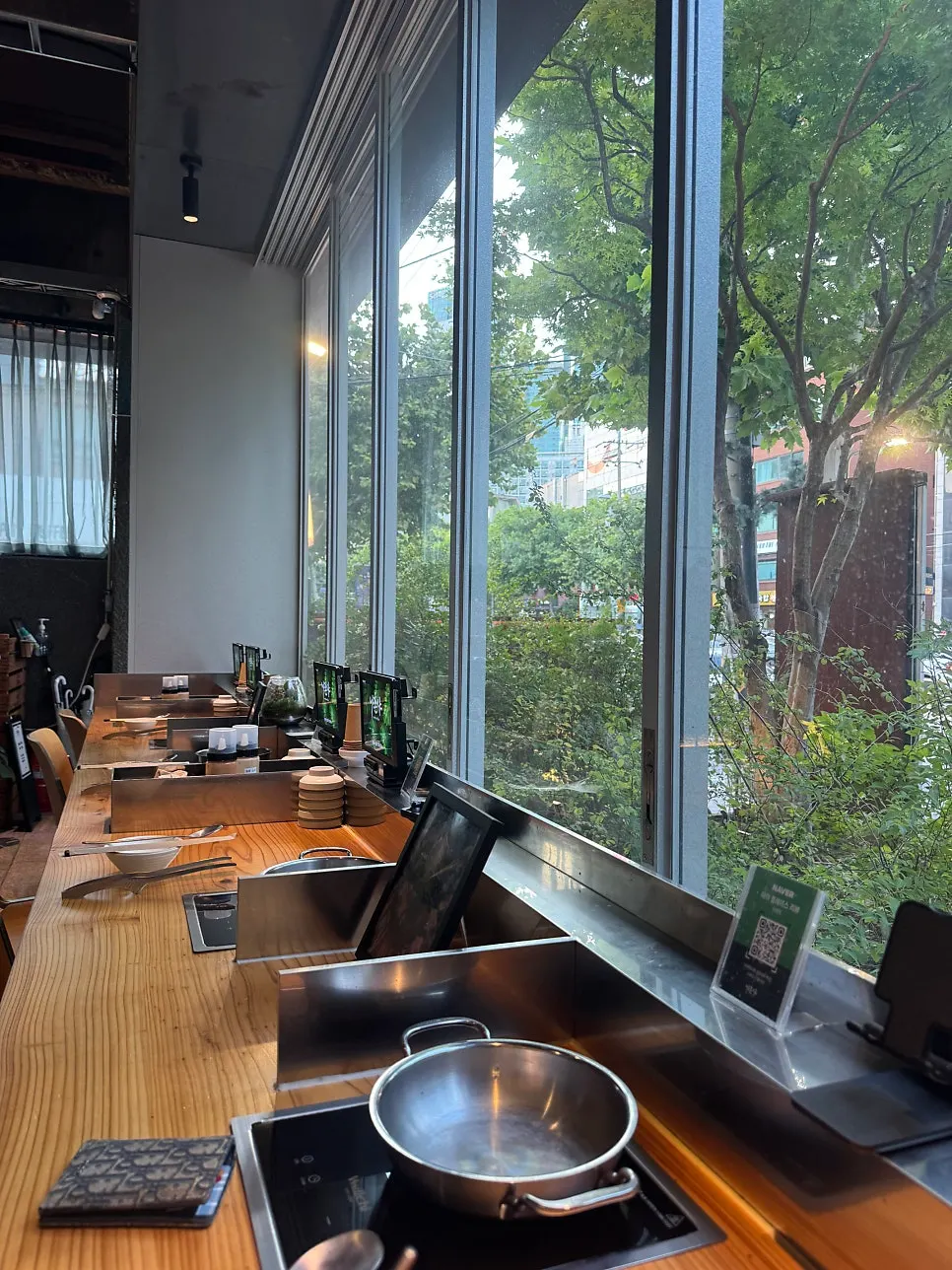 Window seating at Nahonsha