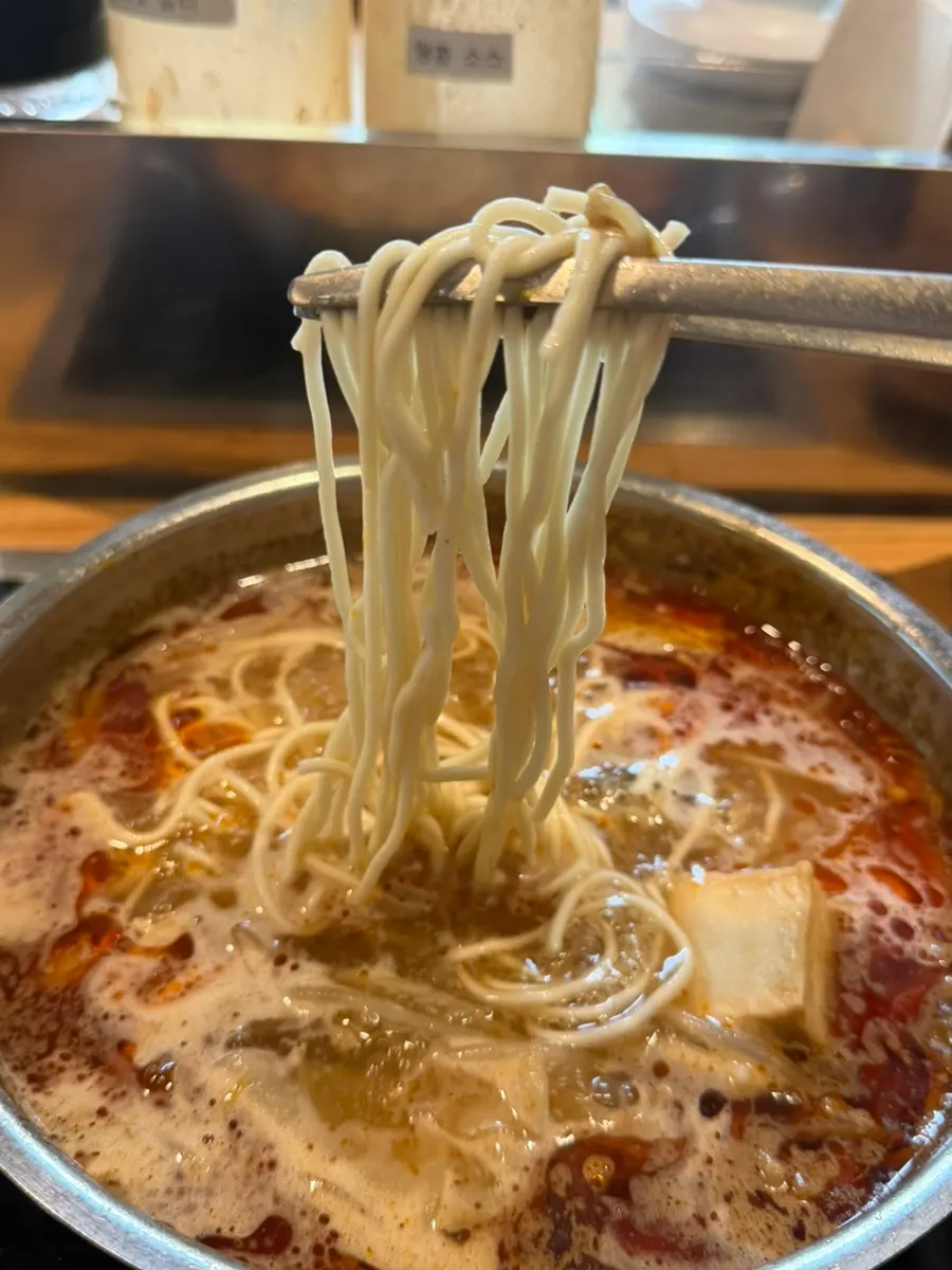마라 육수가 스며든 숙주와 알배추