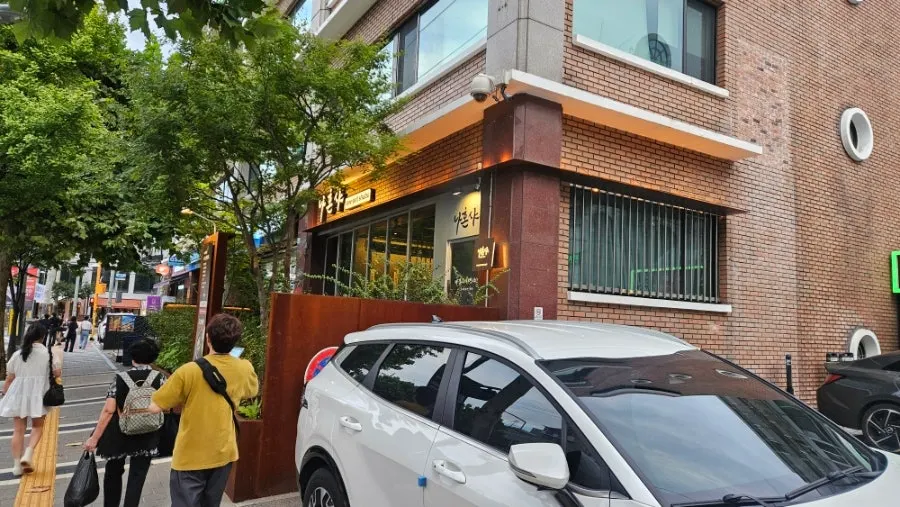 합정역 독막로 나혼샤 매장 모습