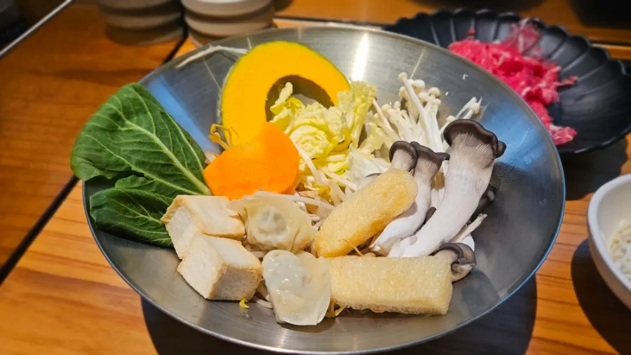 나혼샤 샤브샤브용 고기 접시