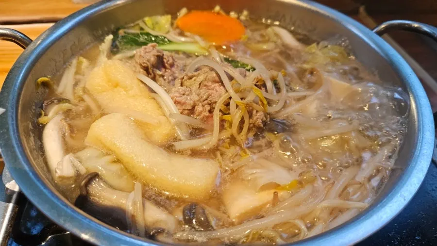익힌 채소와 고기 조합