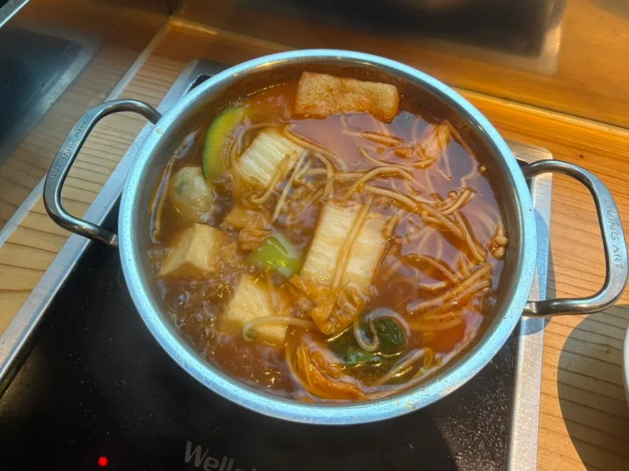 Pot of spicy broth shabu with cheongyang chili flakes