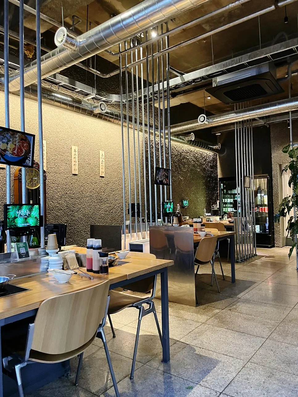 Stylish interior atmosphere of Nahonsha