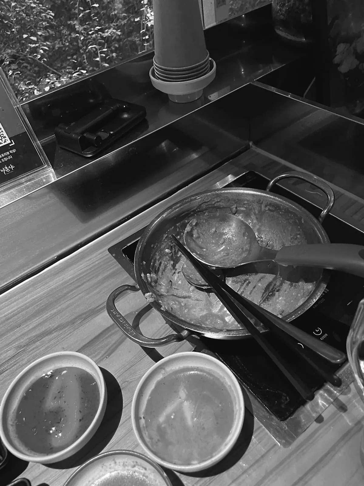 A solo dining table with tomato broth shabu and draft beer