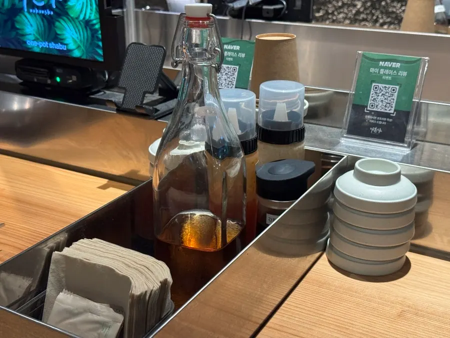 Sauce, napkins, and a phone stand set up at the seat