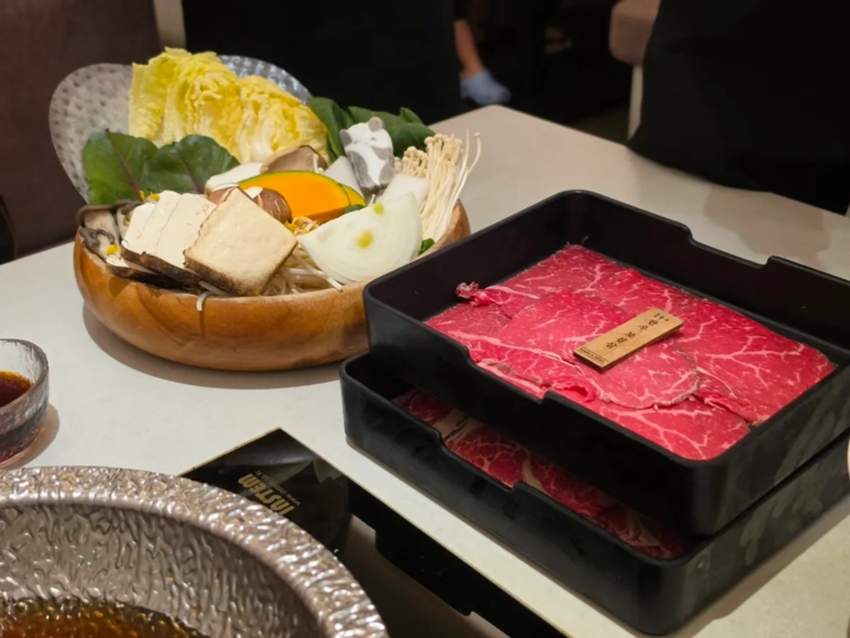 Boseopsal and al-moksim beef cooking in sukiyaki broth