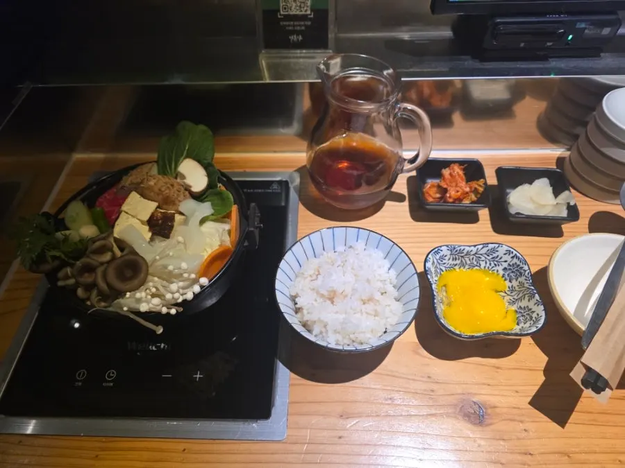 Bowl of rice served with the sukiyaki